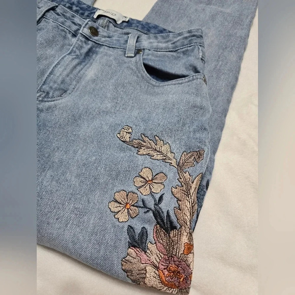 MINKPINK MP|D Wildflower Scando Jeans, Floral Embroidered, Straight Leg, EUC! - Picture 7 of 15